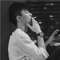 qq头像男生抽烟伤感