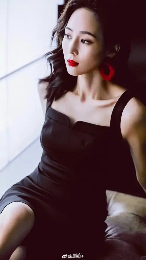 张钧甯精美壁纸自律阳光的女神每天早晨都要起来打坐冥思