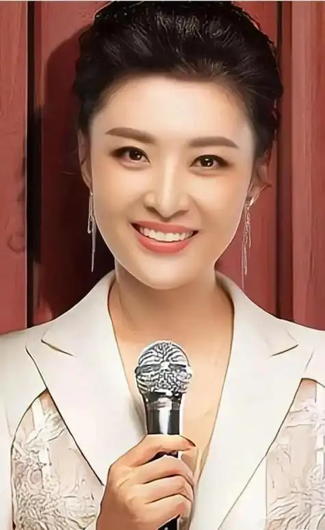 周涛身高168cm毕业于北京广播学院中国著名女主持人