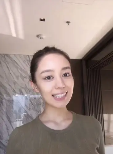 郎朗妻子吉娜大胆晒素颜,怀孕也难掩清纯少女气息_高清图集_新浪网