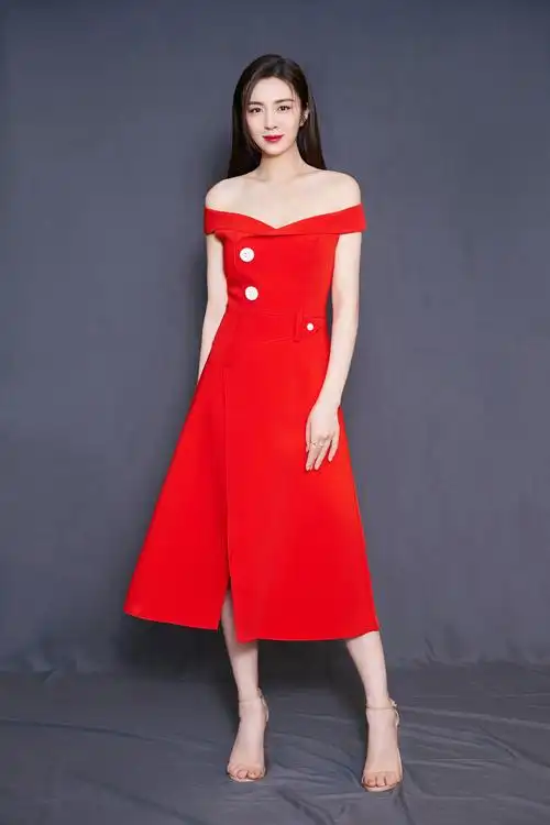 王晓晨获封人气明星旅行家 旖旎红裙优雅亮相__凤凰网