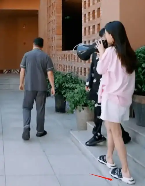 《奔跑吧》睡衣专场暴露明星真实身高:白鹿只穿拖鞋也比赵露思周深高