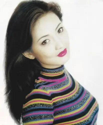 牛莉泳装青涩旧照曝光