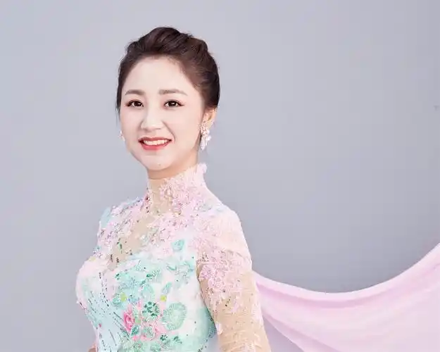 p data-id="go0af92kil">梁家碧,女,青年歌手,本科毕业于 a target="