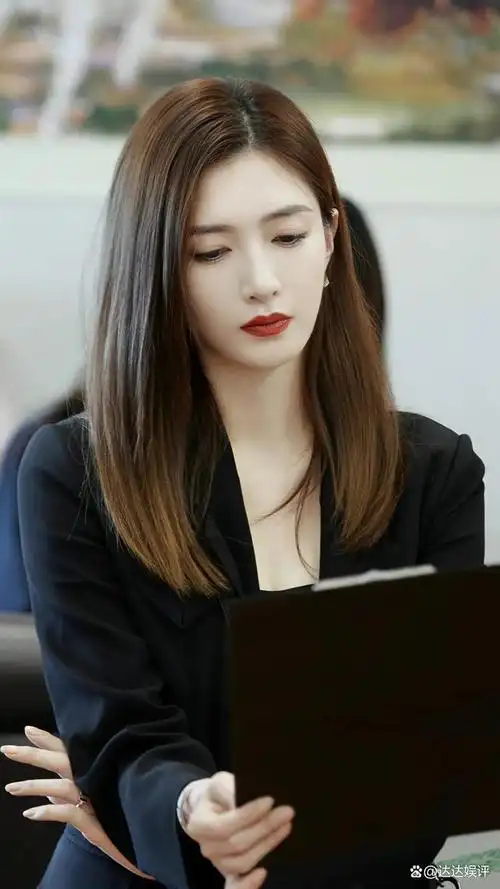 江疏影职场女神ol职业装穿搭气场强大