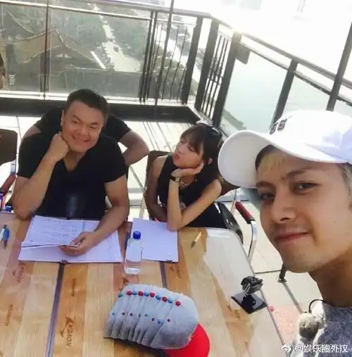 jyp招中国人是为了找靠谱导游吗##王嘉尔王霏霏带jyp去过张家界