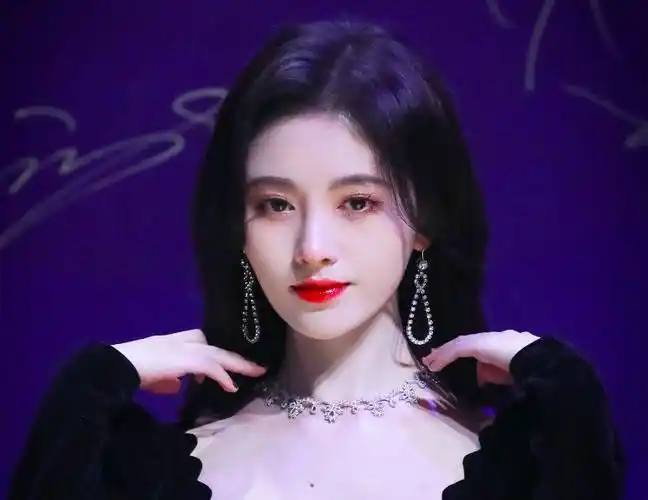 鞠婧祎近照大翻车!