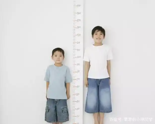 有两个男生,一个身高一米八但是长相普通,另外一个只有一米六,但是长