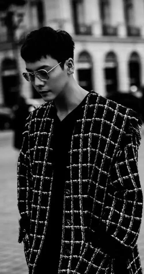 陈伟霆黑白故事感大片