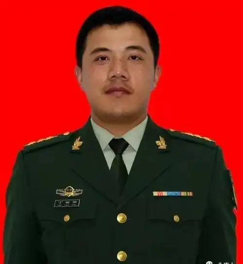 陆军63993部队少校军官,唐先镇岩洞口村人;周家锐 武警8722部队士官