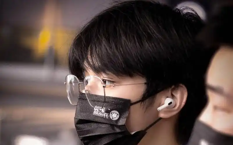 【刘耀文】戴眼镜的刘耀文 yyds!_哔哩哔哩_bilibili