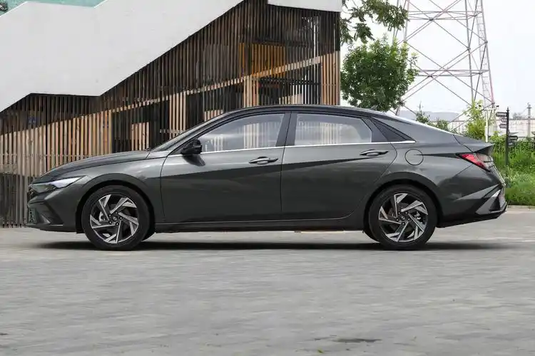 比国产还便宜现代伊兰特落地不到10万你买吗