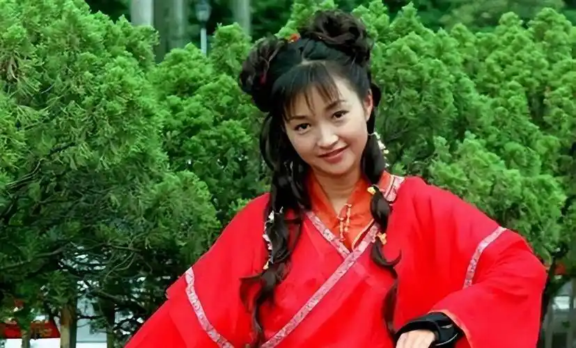 李绮红:饰演郭襄爆红,32岁患抑郁症,隐退后转行成了护士