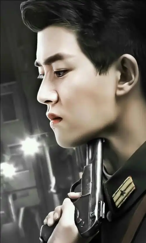 任嘉伦不仅仅古装帅气,驾驭军装的能力也是一等一的好,又正又帅