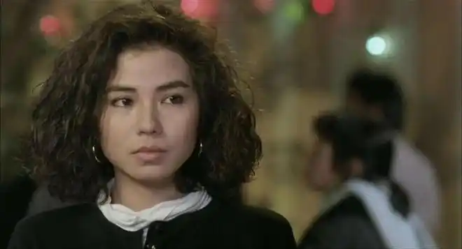 影后提名——虽然最终没有得奖;她出生于1960年,拍《流金岁月》时28岁