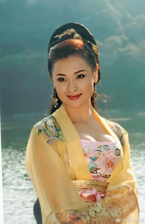 天龙八部王夫人微博提示:出入曼陀山庄,请扫码登记.#王璐瑶