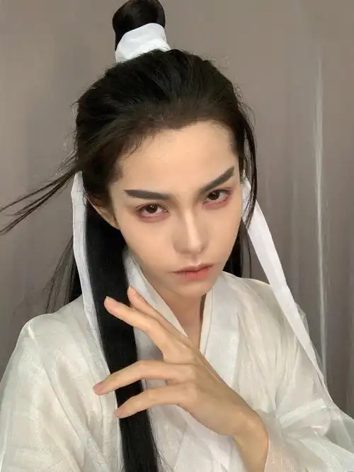 小说里女扮男装能让女二也动心的是不是这样