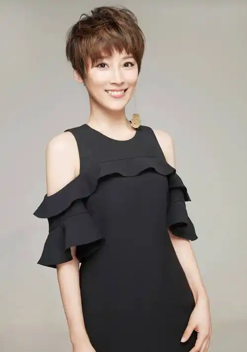 主持人谢楠:嫁给偶像吴京,4年生两子,风光背后有心酸_因为_节目_问题