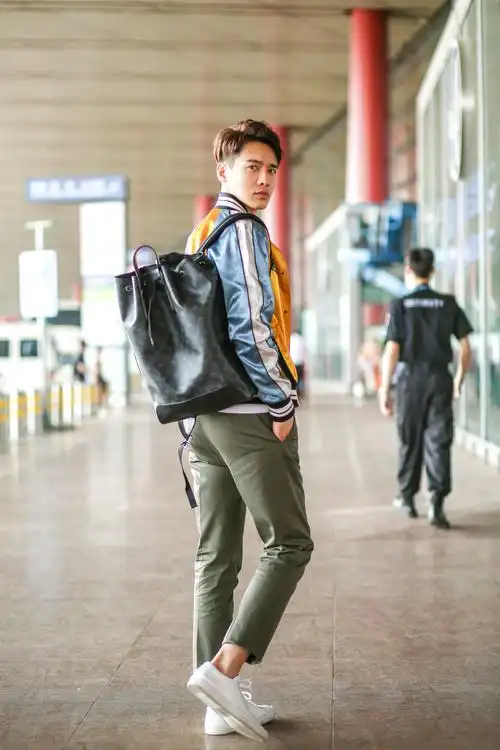 高云翔机场show潮范显活力(组图)