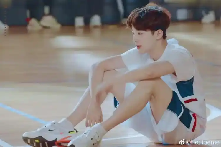 这样买刘雯娜娜的同款马丁靴能帮你省钱