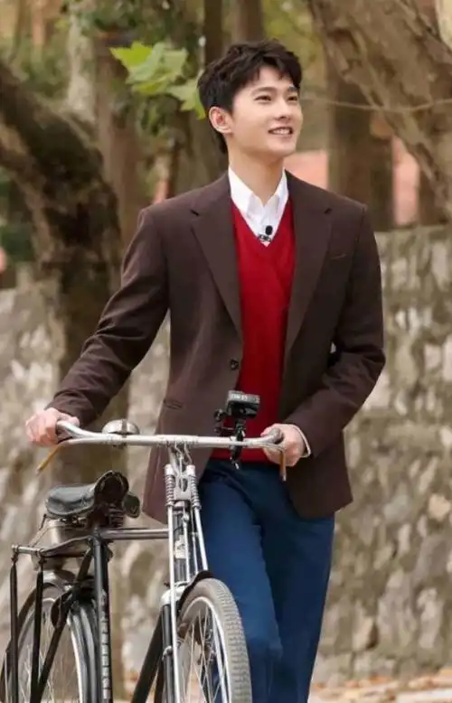 如何评价男明星杨洋的衣品