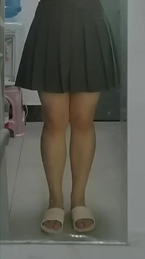 腿粗短弯也想穿小短裙怎么自信大方的穿出去呢