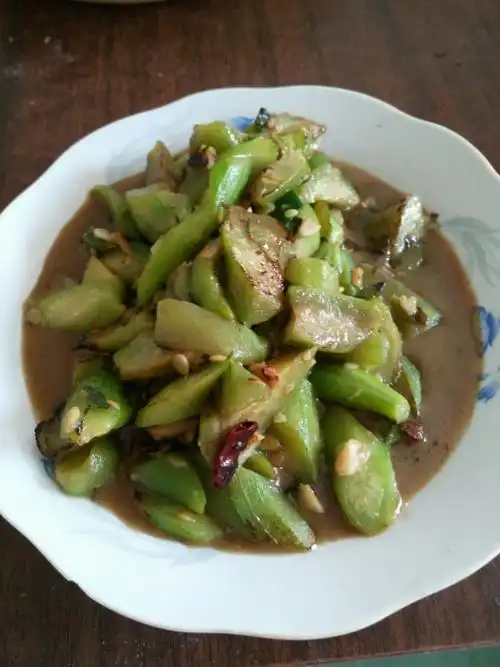 素炒丝瓜的做法,素炒丝瓜怎么做好吃,素炒丝瓜的家常做法 - 京细菜谱