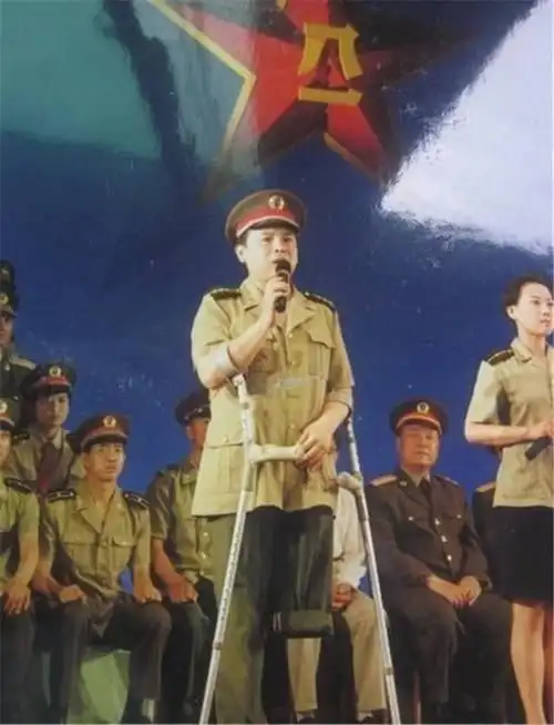 他在对越反击战中失去双腿成为战斗英雄,却在退役后被人诋毁|徐良