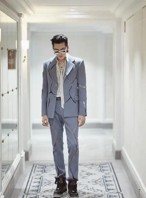 吴亦凡镂空西装绅士写真图片图片