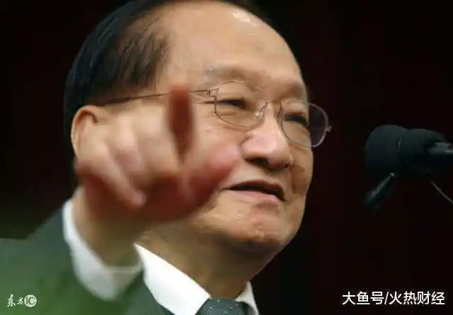 硕士在我家里等同文盲! 金庸点了一个赞, 钱学森微微一笑