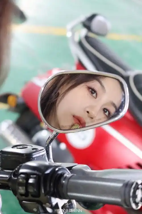 搬砖咔93#秋日随拍卷起来了#演员夏楠超话