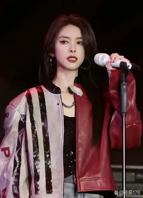 也是影视演员,以前还是女子演唱组合火箭少女101的成员