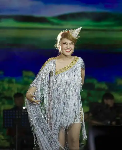 《站在草原望北京》乌兰图雅感恩家乡专场演唱会