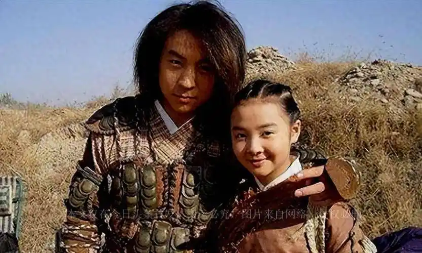 14岁时和释小龙组cp,网友劝她整容,如今28岁长成了美少女_杨丽晓_手术