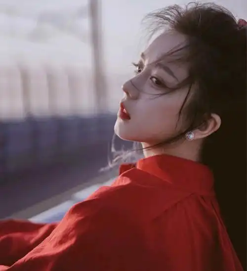 红色系女生头像