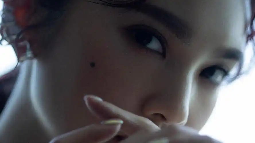 杨丞琳知性干练写真桌面壁纸_美女杨丞琳壁纸高清_三千图片网