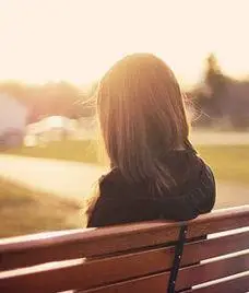 阳光男孩女孩牵手图片唯美【点击鼠标右键下载】