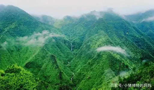 巍峨不屈的高山,威严又挺拔
