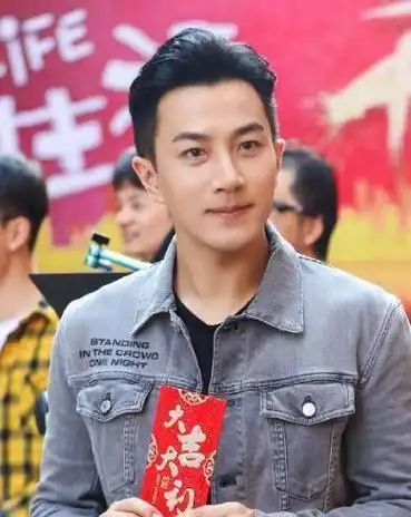 虽然在现实生活中,陈都灵和刘恺威的年龄相差比较大,但是从剧照中看不