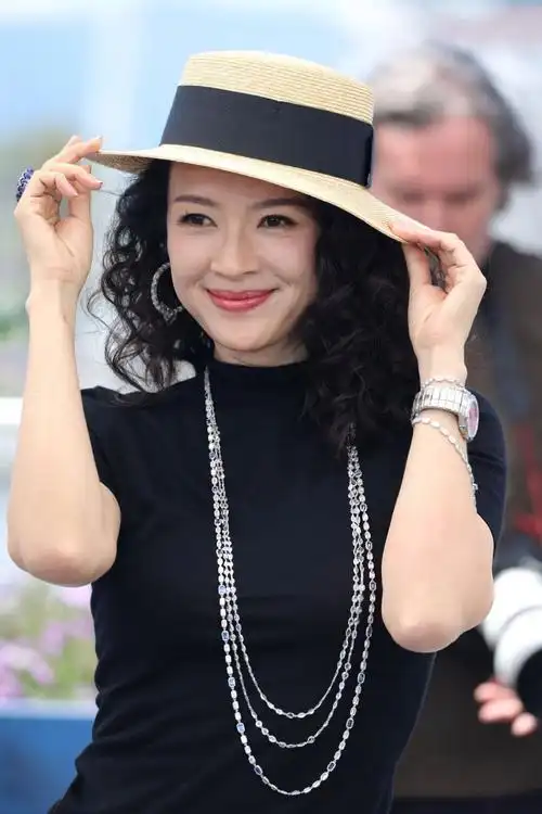 章子怡在戛纳电影节《酱园弄》photocall 现场.