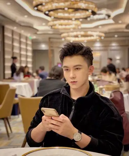 组图:酷帅的南京23岁179cm小哥哥,高颜值,大高个,还是学霸!