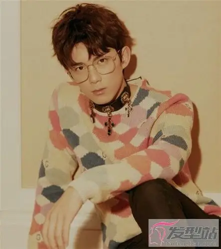 男生心形刘海发型 塑造帅气型男范_发型站_最新流行发型设计发型图片