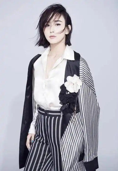 生活中的胡静感觉也是一个很接地气的一个女星,没有过多的绯闻,没有过