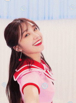 今日动图:在镜子前展现诱人,又白又大的最喜欢