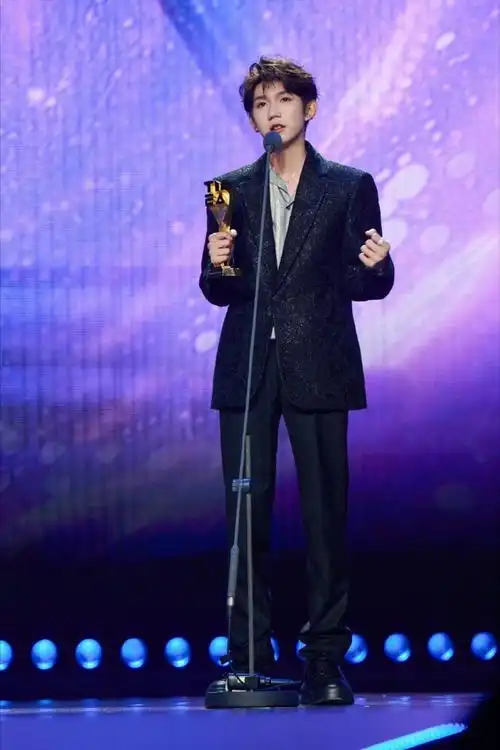 王源tmea粉丝应援##王源tmea绿海