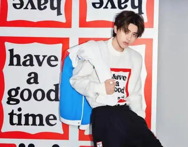 时尚潮男蔡徐坤的穿搭,冬日情侣的绝佳选择_产品_have_good