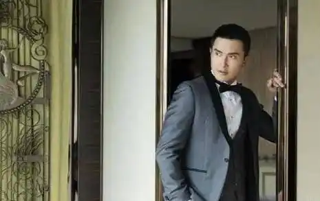 高伟光与圈外女子亲密出行,发同款别墅图疑在一起_李莉华_网友_生活