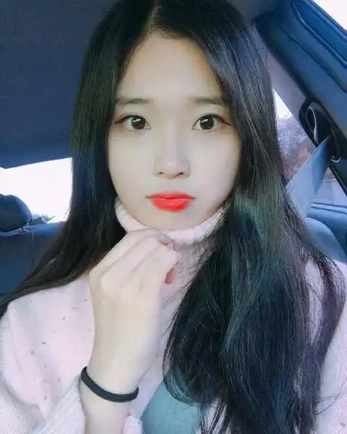 女生自拍照怎么拍:12个自拍拍照姿势,帮你解锁好看自拍照