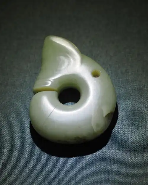 新石器时代红山文化玉玦形龙辽宁省文物考古研究所藏