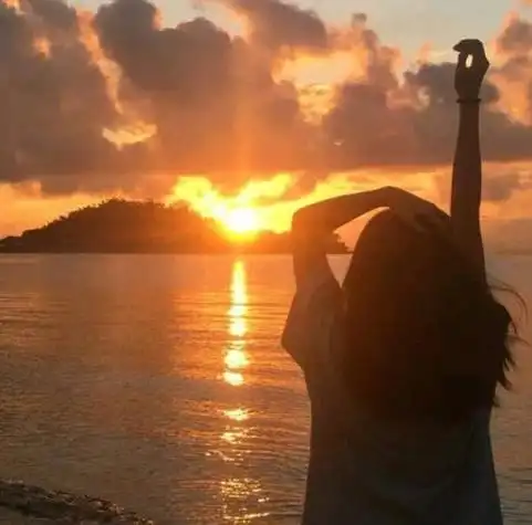 女生天空背影头像 女生头像图片大全 -【爱个性】